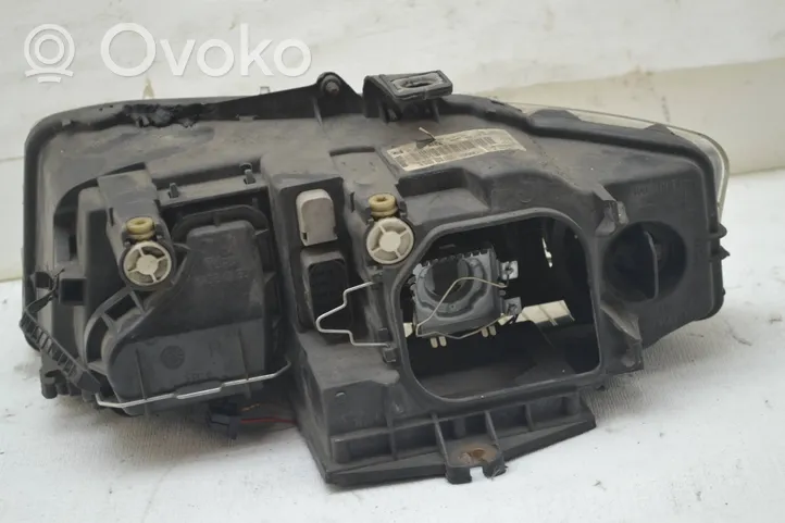 Audi A4 S4 B6 8E 8H Lampa przednia 8E0941004S