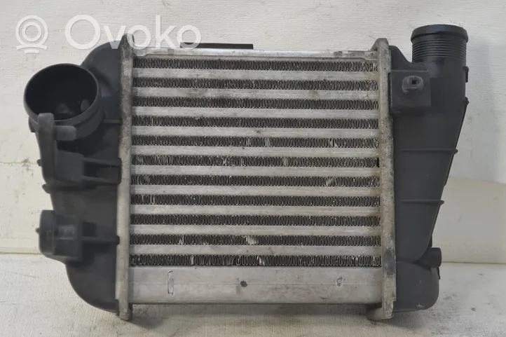 Audi A4 S4 B7 8E 8H Chłodnica powietrza doładowującego / Intercooler 8E0145805R