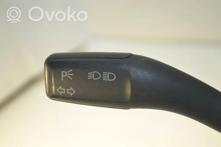 Audi A4 S4 B7 8E 8H Pyyhkimen/suuntavilkun vipukytkin 8E0953549L