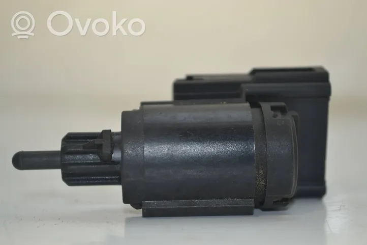 Audi A4 S4 B7 8E 8H Interruptor sensor del pedal de freno 3B0945511A