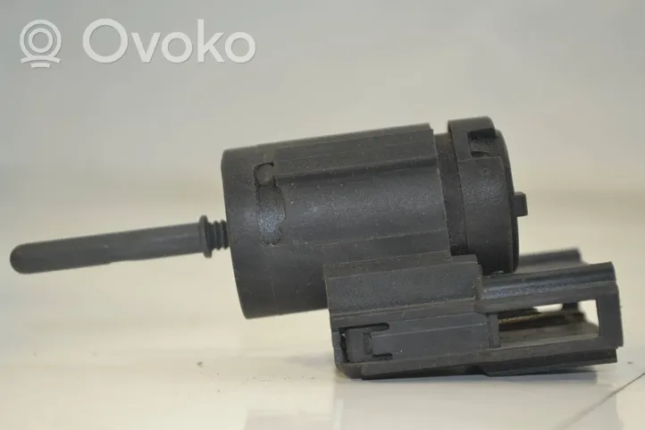 Volkswagen PASSAT B7 Interruptor sensor del pedal de freno 3B0945511A