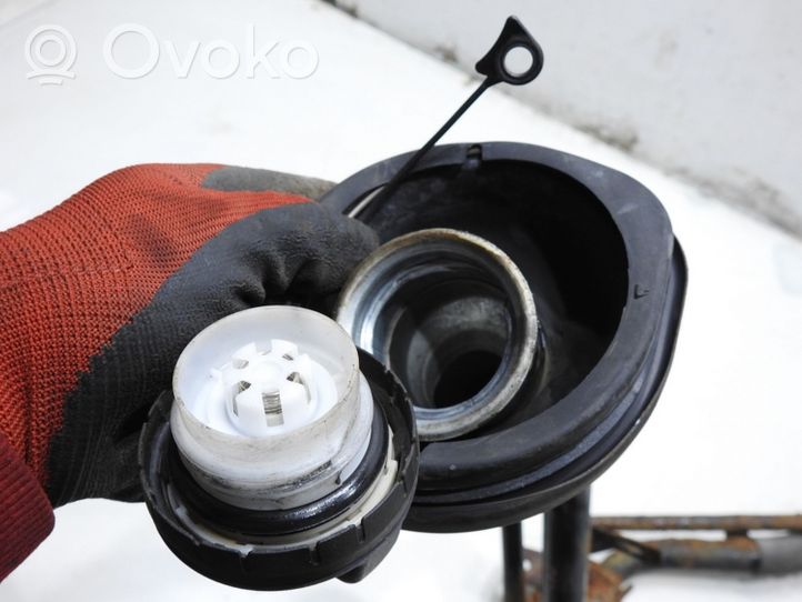 Mazda 5 Tubo e bocchettone per riempimento serbatoio del carburante 