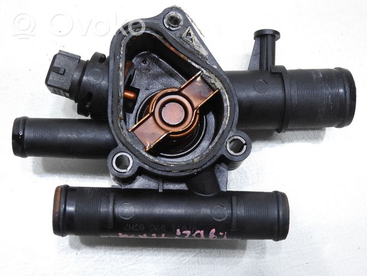 Nissan Primera Boîtier de thermostat 