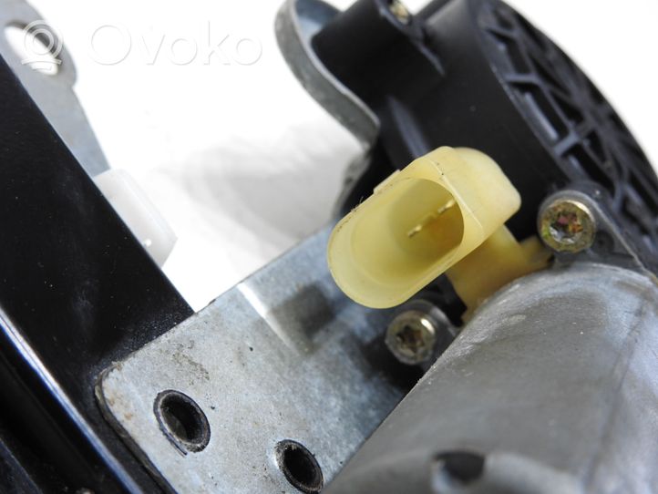 Volvo V70 Rear window lifting mechanism without motor 