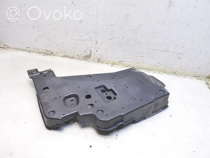 Subaru Outback Protección inferior de la caja de cambios 56440AG