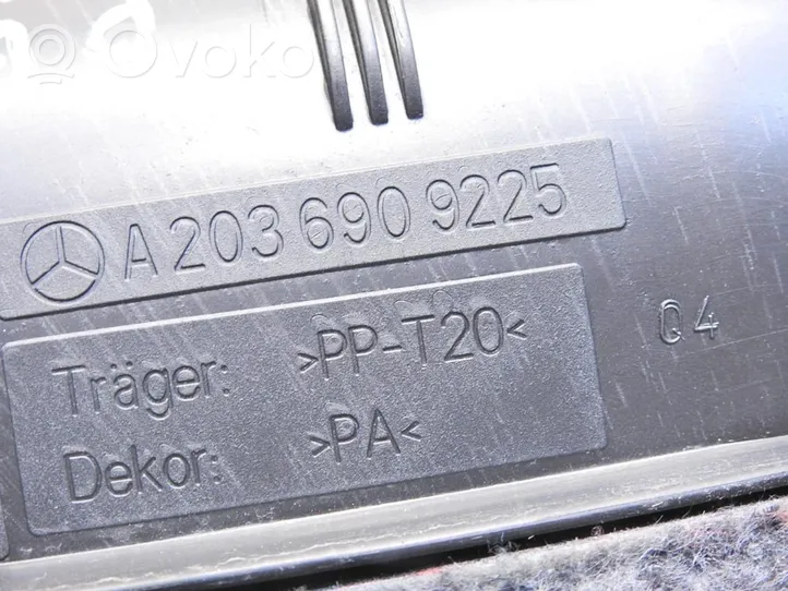 Mercedes-Benz C AMG W203 Tavaratilan sivuverhoilu A2036909225