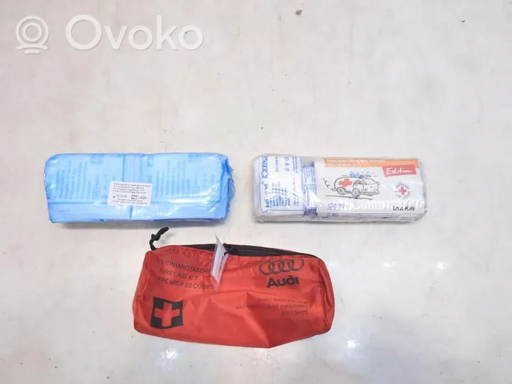 Audi A3 S3 8P Trousse de premiers secours 