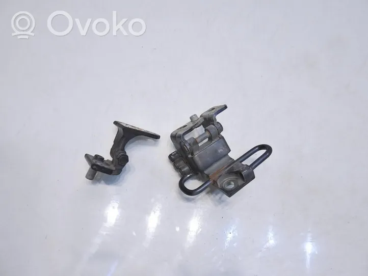 Volkswagen Golf V Front door hinge set 1K0831412M