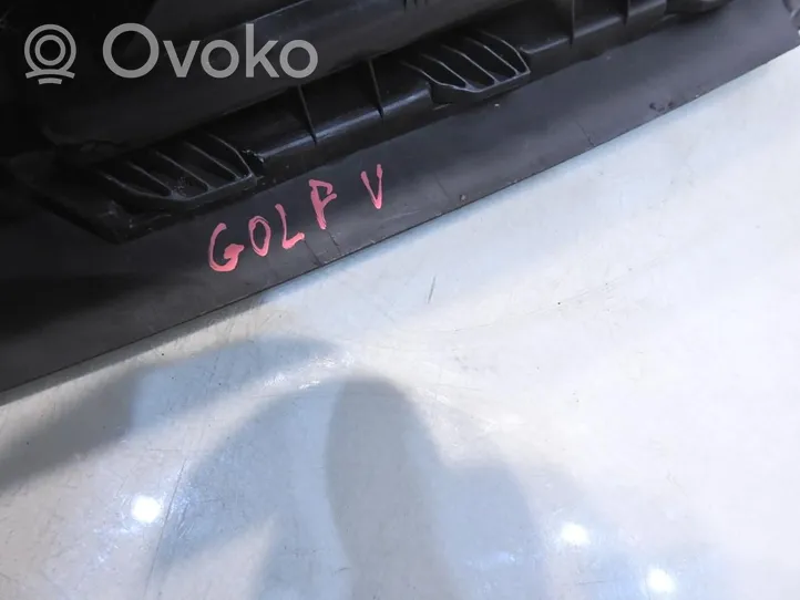 Volkswagen Golf V Podłokietnik tunelu środkowego 1K0864251A