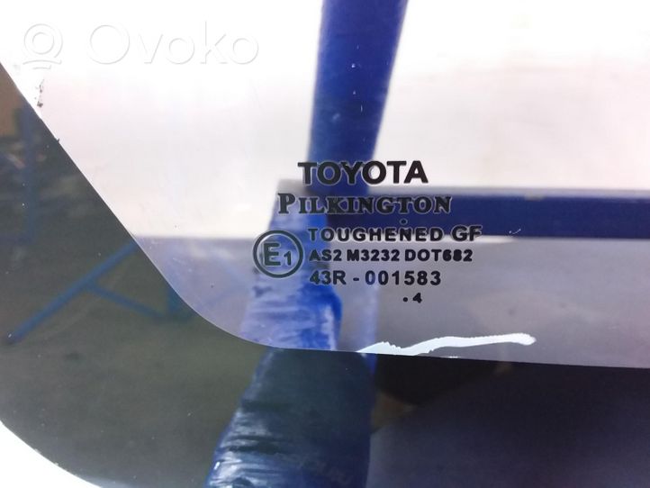 Toyota Corolla E120 E130 Galinis šoninis kėbulo stiklas 
