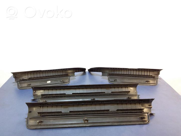 Toyota Avensis T250 Rivestimento vano piedi laterale 67917-05050