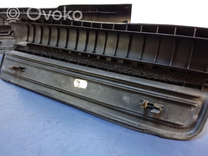 Toyota Avensis T250 Rivestimento vano piedi laterale 67917-05050