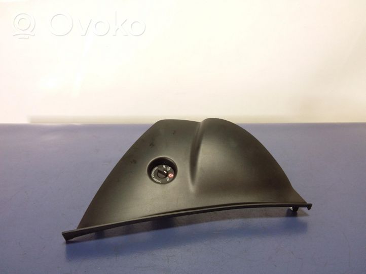 Renault Clio IV Muu kynnyksen/pilarin verhoiluelementti 689209247R