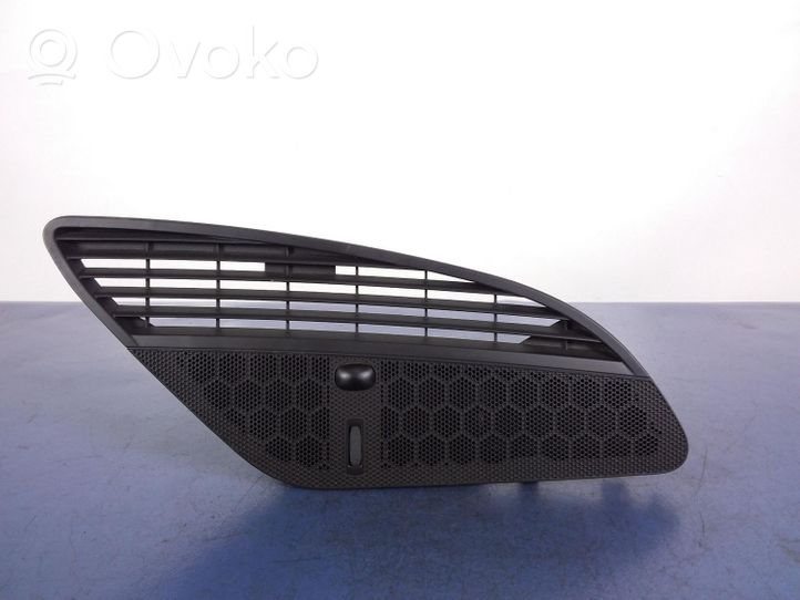 Citroen C5 Kojelaudan sivutuuletussuuttimen kehys 9682419677