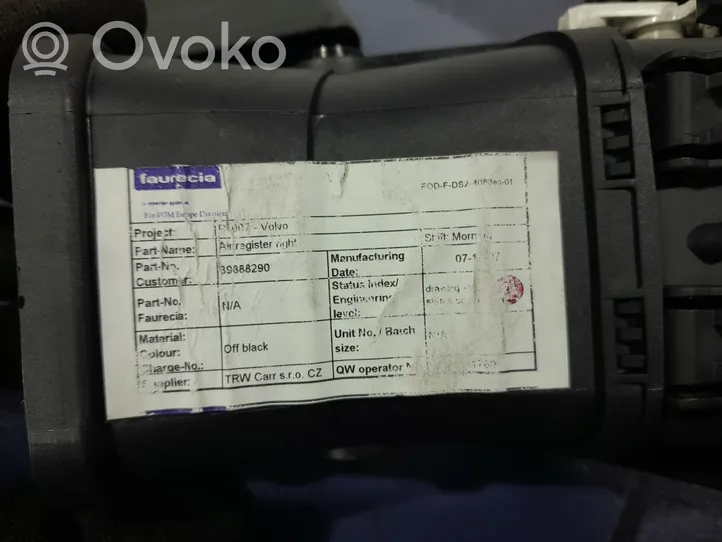 Volvo V50 Boczna kratka nawiewu deski rozdzielczej 39888290