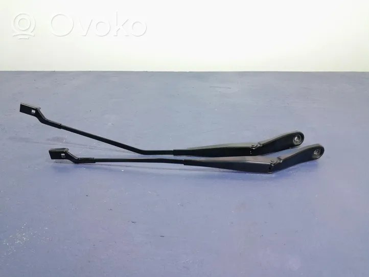 Volvo XC60 Front wiper blade arm 30753525