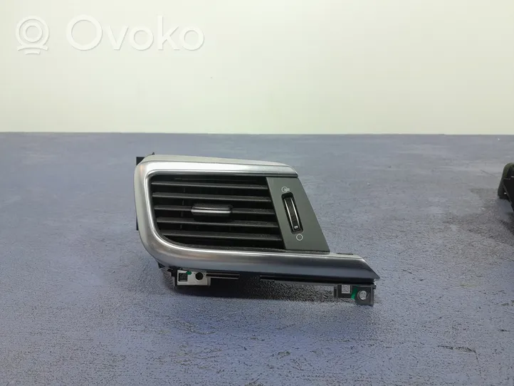 KIA Optima Copertura griglia di ventilazione laterale cruscotto D4974-10000