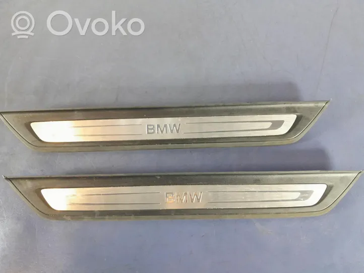 BMW 5 G30 G31 Rivestimento vano piedi laterale 7398321