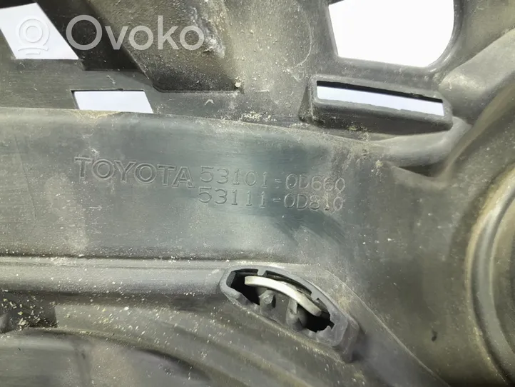 Toyota Yaris Передняя решётка 53101-0D660