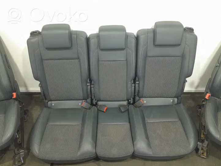 Ford Grand C-MAX Комплект сидений 01