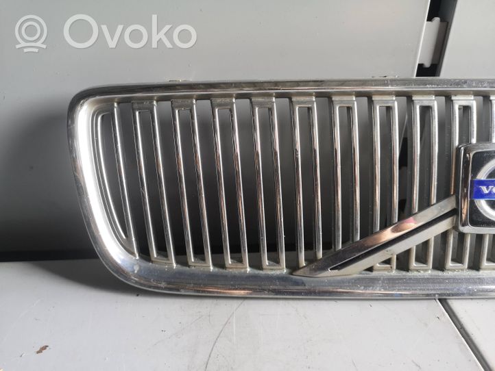 Volvo V70 Grille calandre supérieure de pare-chocs avant 08693346