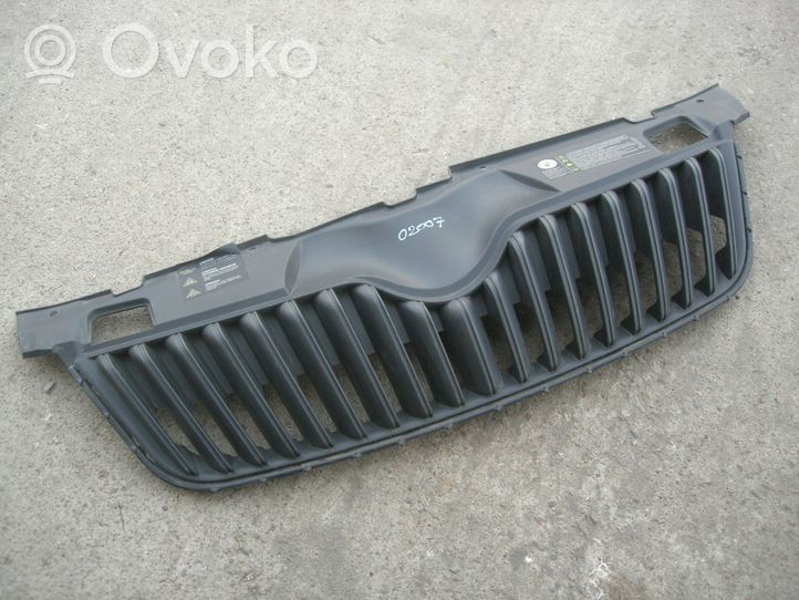 Skoda Fabia Mk2 (5J) Maskownica / Grill / Atrapa górna chłodnicy 5J0853668C