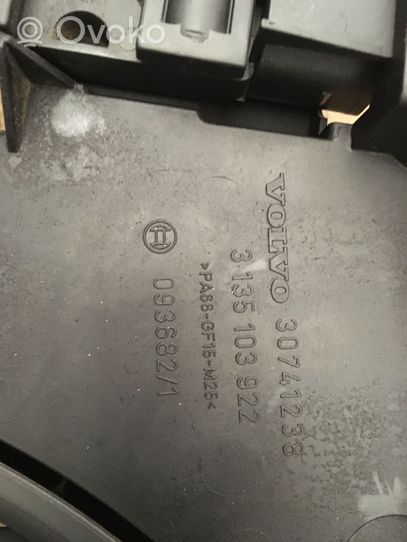 Volvo V70 Jäähdyttimen jäähdytinpuhaltimen suojus 30741144