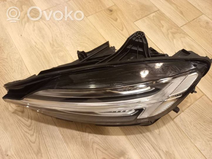 Volvo V60 Lampa przednia 32228809