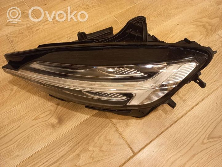 Volvo V60 Lampa przednia 32228809