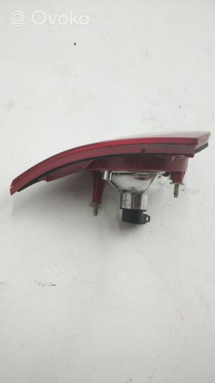 Volkswagen Golf V Lampy tylnej klapy bagażnika 028500104