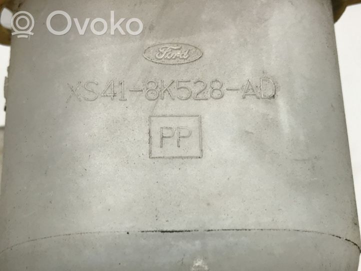 Ford Focus Rurka wlewu płynu do spryskiwaczy szyb XS418K528AD