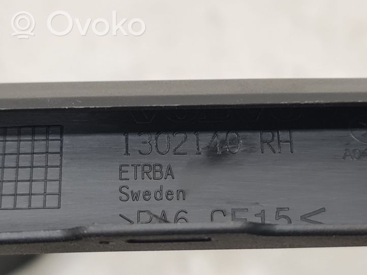 Volvo S60 Rivestimento modanatura del vetro della portiera anteriore 1302140