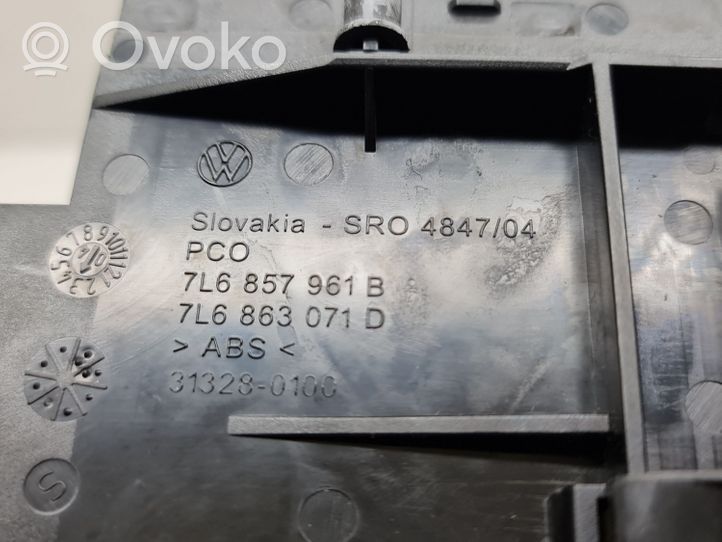 Volkswagen Touareg I Peleninės apdaila 7L6857961B