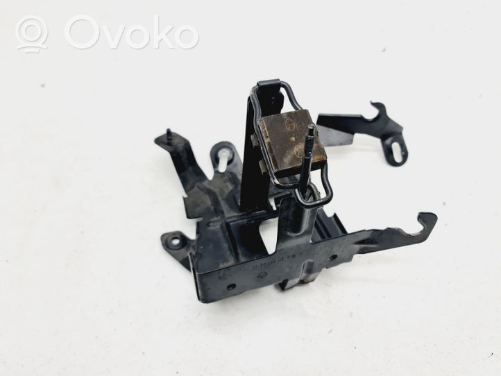 Mercedes-Benz E W211 Staffa di montaggio della batteria A2115454840