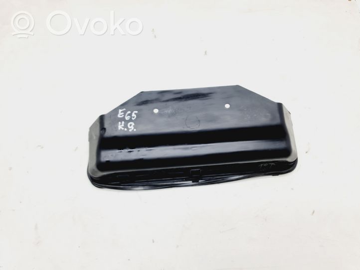 BMW 7 E65 E66 Quarter panel pressure vent 64228386133