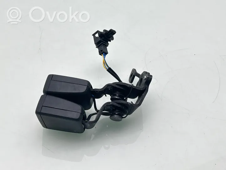 Volkswagen PASSAT B8 Klamra środkowego pasa bezpieczeństwa fotela tylnego 3V0857739A