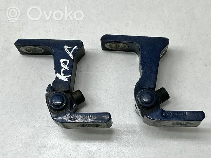 Volkswagen PASSAT B8 Set di cerniere portiera anteriore 8X0831403E