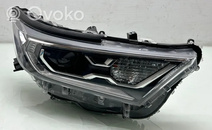 Toyota RAV 4 (XA50) Lampa przednia 02A011