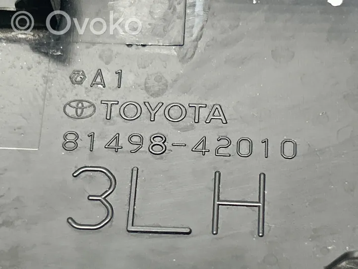 Toyota RAV 4 (XA50) Listwa pod lampę tylną 8149842010