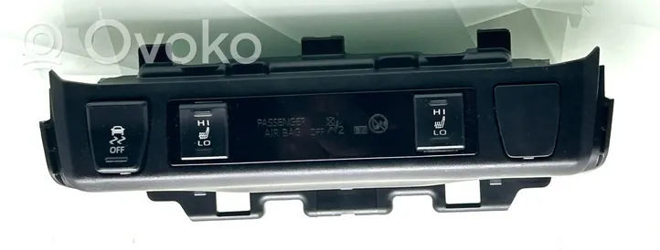 Toyota RAV 4 (XA50) Sėdynių šildymo jungtukas 5543442090