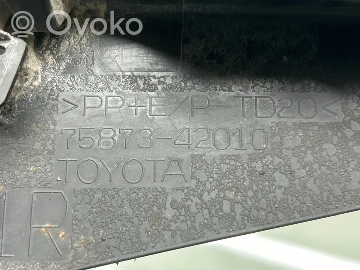 Toyota RAV 4 (XA50) Takalokasuojan koristelista 7587342010