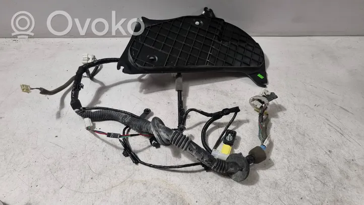 Subaru Outback (BS) Wiązka przewodów drzwi przednich 81821AN02A