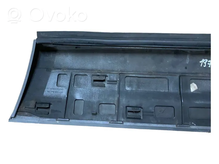 Porsche Cayenne (92A) Takaoven lista (muoto) 7P5839788J