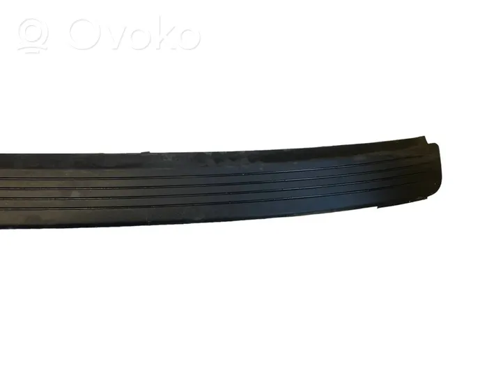 Land Rover Range Rover L322 Moulure inférieure de pare-chocs arrière 7003565