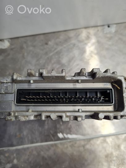 Volkswagen Golf III Sterownik / Moduł ECU 0261200750