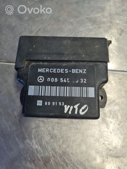 Mercedes-Benz Vito Viano W638 Relé de la bujía de precalentamiento 0085450032