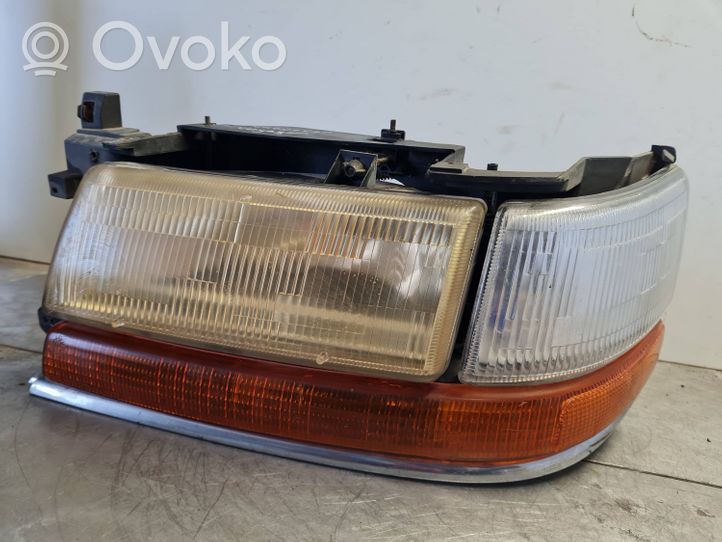 Chrysler Voyager Lampa przednia 46536