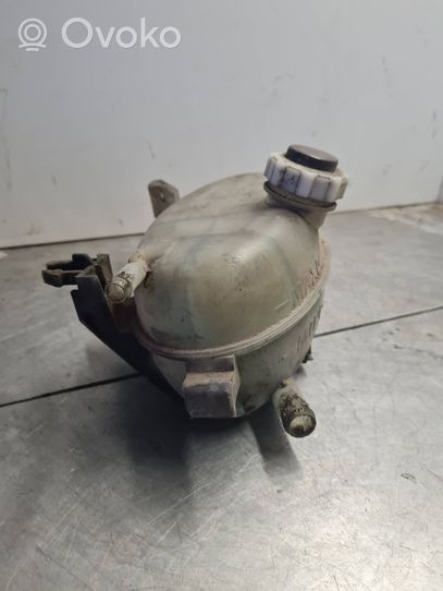 Renault Master II Vase d'expansion / réservoir de liquide de refroidissement 82005950