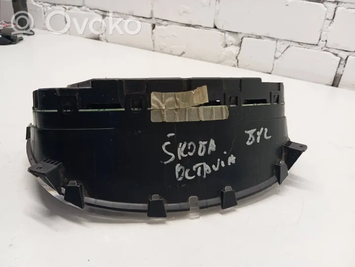 Skoda Octavia Mk1 (1U) Spidometras (prietaisų skydelis) 1U0920821J