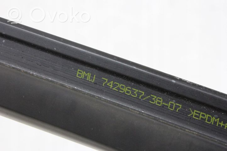 BMW Z4 g29 Front door glass trim molding 7429637